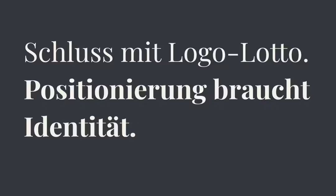 Visuelle Kachel im Design-Stil von Iris Kläre Zillken: 'Schluss mit Logo-Lotto. Positionierung braucht Identität.